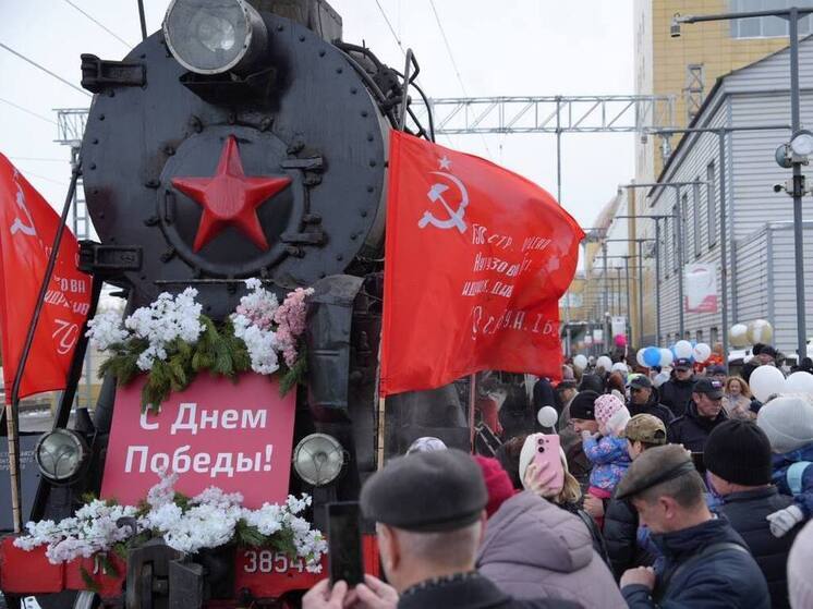 Паровоз Победы встретили 9 тысяч уфимцев