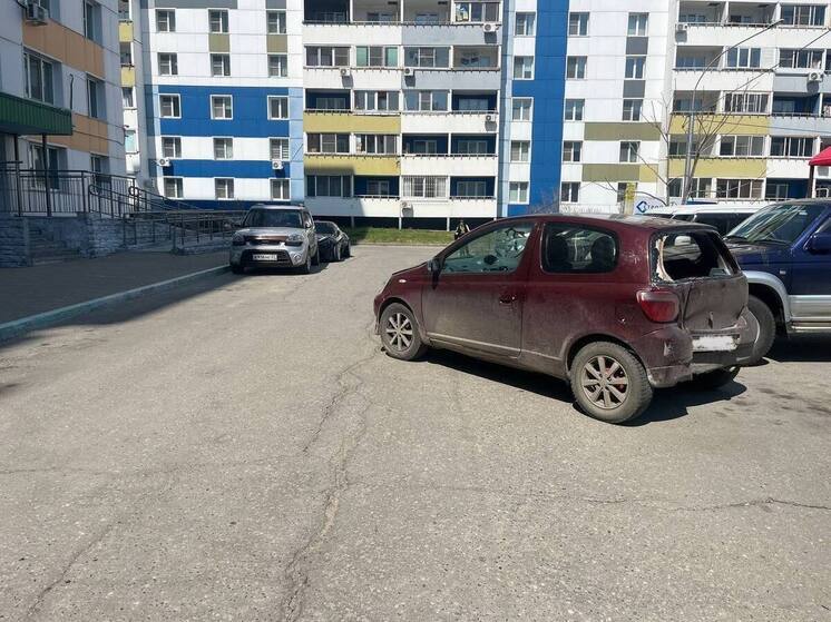 Протаранила четыре автомобиля и врезалась в здание жительница Хабаровска