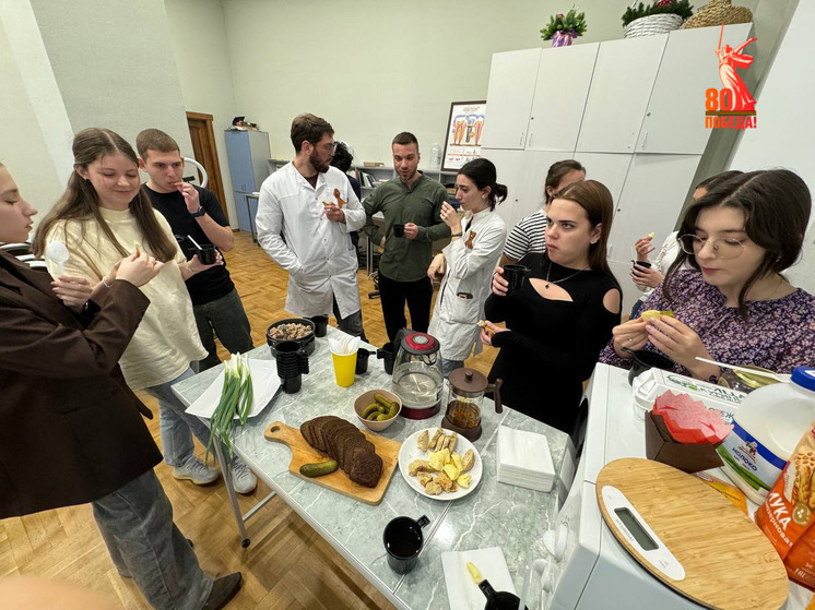 В КубГМУ ко Дню Победы прошел мастер-класс «Полевая кухня»
