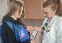 Жители области охотно принимают участие в выборе общественных пространств для благоустройства в 2026 году. На помощь жителям муниципалитетов приходят волонтёры, на их телефоны установлены специальные приложения для голосования и загружены готовые дизайн-проекты обновления объектов городской среды.