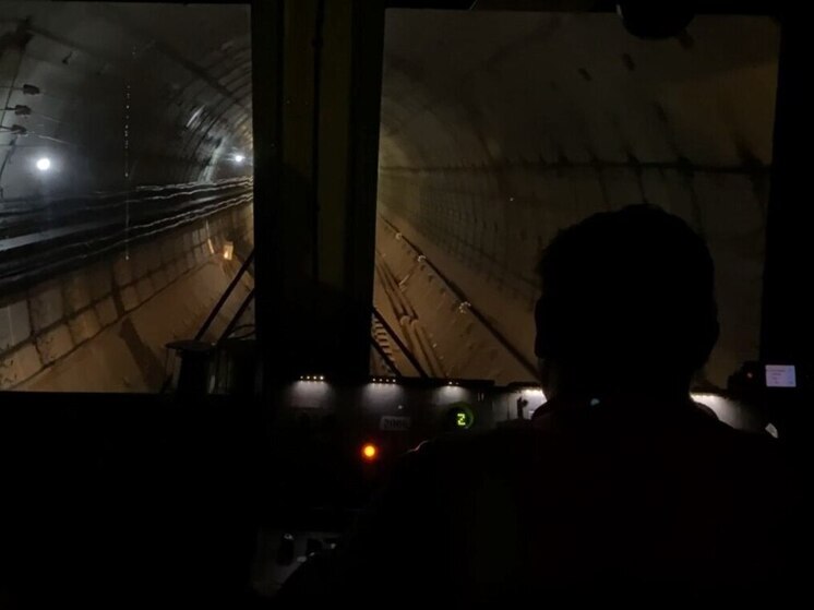 Путь от «Нарвской» до «Юго-Западной» петербуржцы увидели глазами машиниста