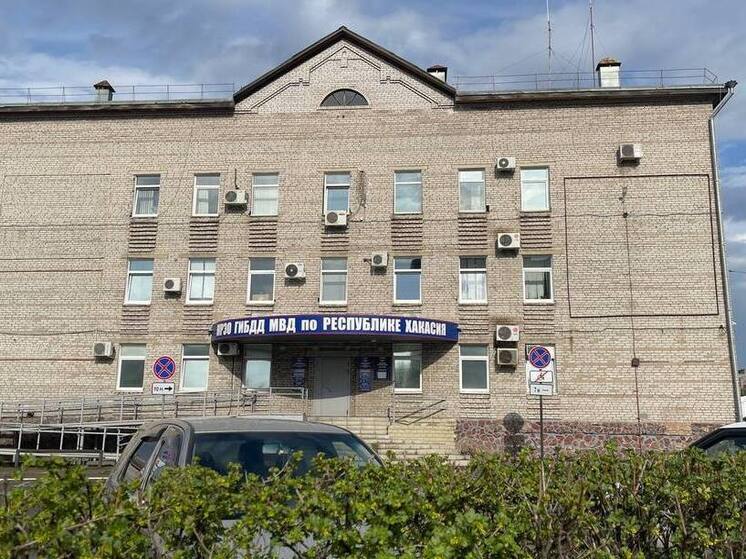 Жители Хакасии смогут заменить права и в майские праздники