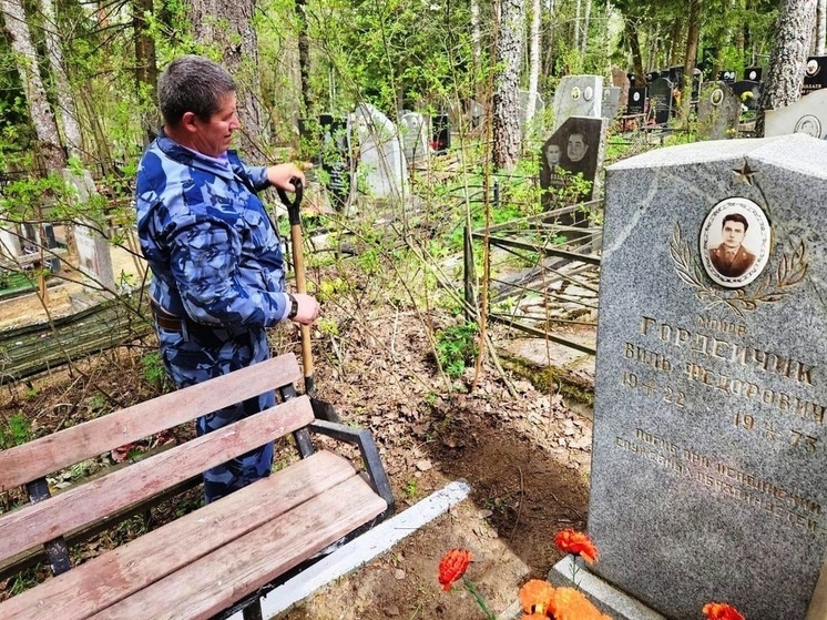 В Смоленске представители следственного изолятора № 1 привели в порядок могилу ветерана Великой Отечественной войны