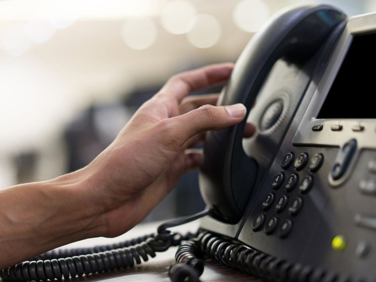 В Смоленске организованы "горячие линии" муниципальных служб на время майских выходных.