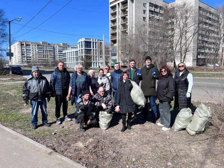 В Комсомольске-на-Амуре на субботник вышли тысячи горожан