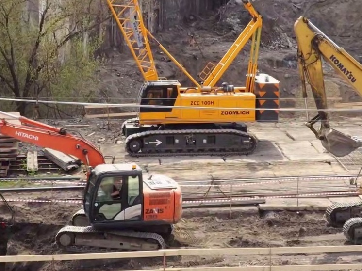 В Енакиево продолжается капремонт моста по улице Ленина