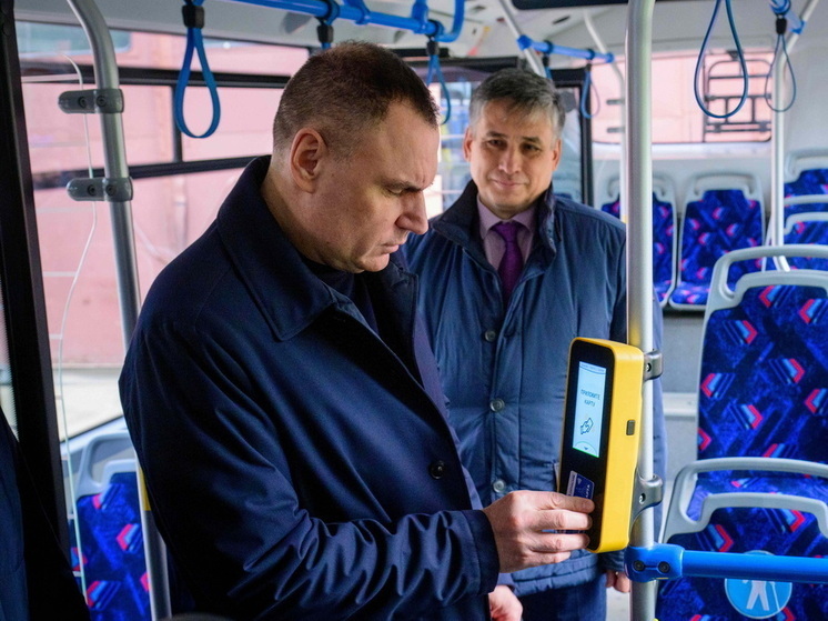 Глава Марий Эл протестировал новый троллейбус «КАМАЗ-62825»