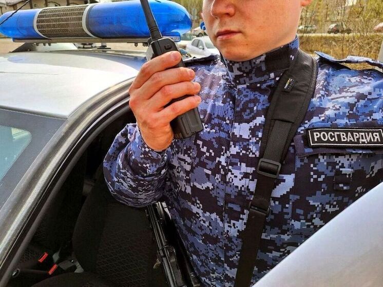 Вооруженного мужчину задержали на входе в лицей в Химках