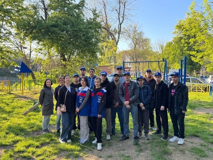 На субботнике в Краснодаре студенты и волонтёры собрали мусор