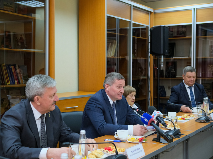 Андрей Бочаров предложил провести акцию «Бессмертный полк» в составе парада