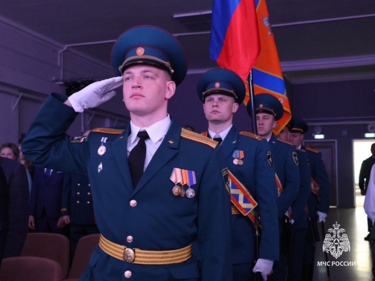 Новгородских пожарных поздравили с Днем Пожарной охраны