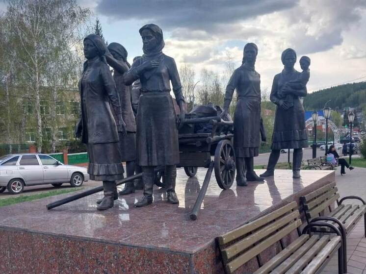 В Башкирии появился памятник «Женщины 41-го», в установке помогли свердловчане