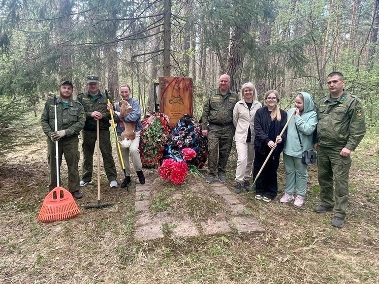 В Серпухове лесничие привели в порядок мемориал