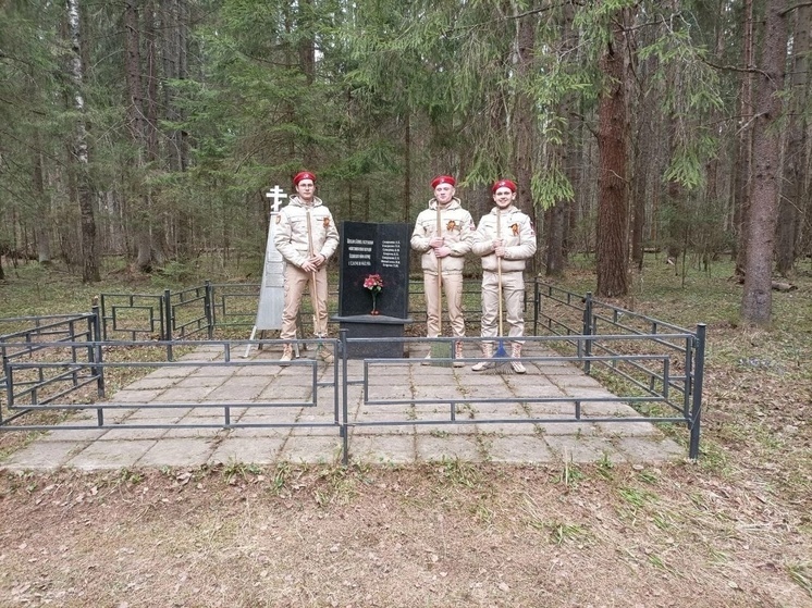 В Тверской области школьники ухаживают за отдаленными мемориалами, до которых идти и ехать
