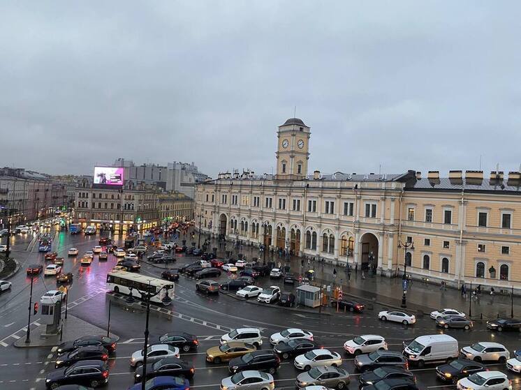 Пробки в Петербурге достигли 7 баллов, центр города стоит в вечернем заторе