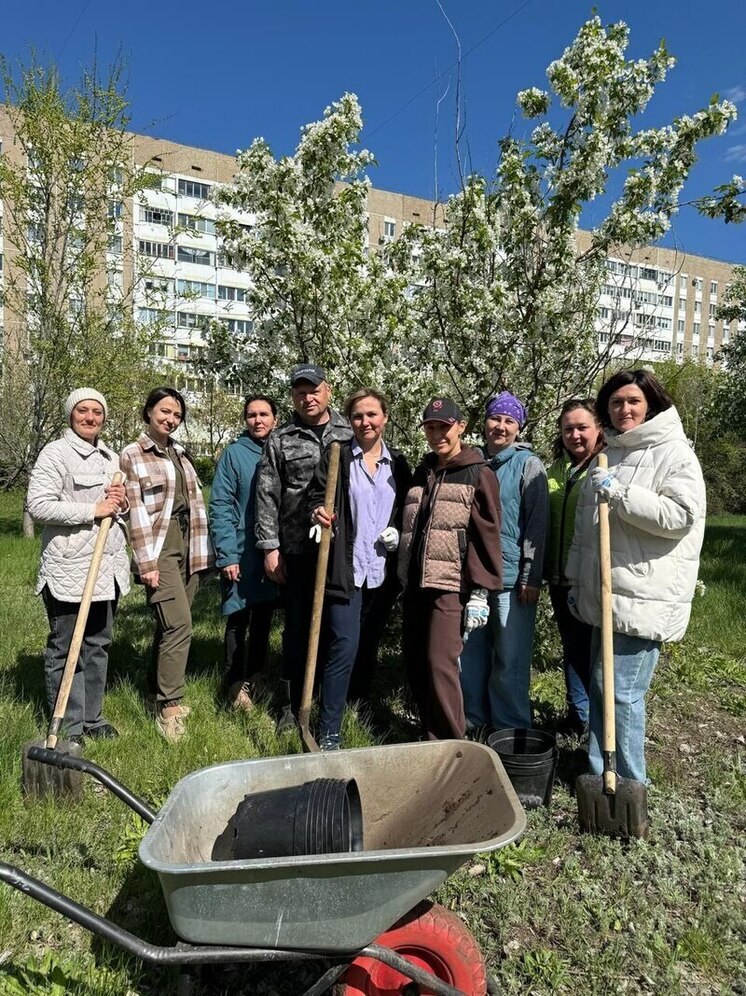Оренбургская “Аллея детства” пополнилась новыми деревьями