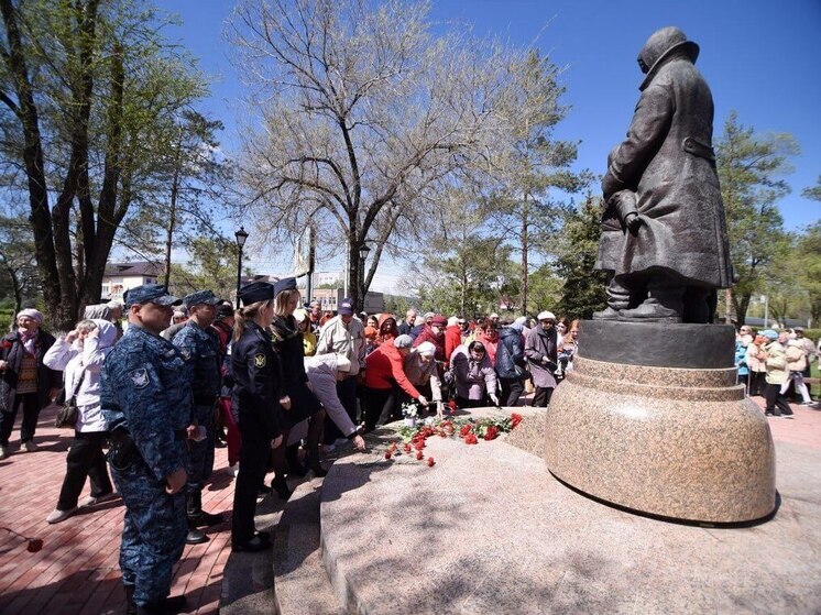 Оренбуржцы почтили память “Детей войны”