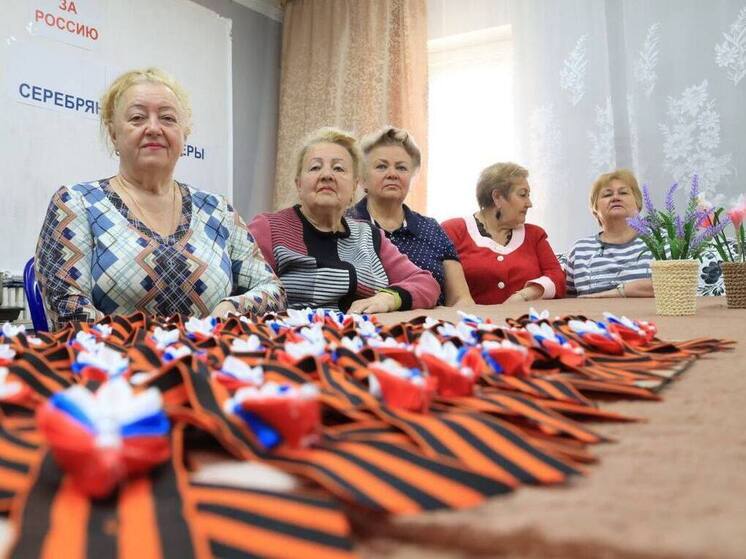 Серпуховские волонтёры изготовили крупную партию Георгиевских лент для бойцов СВО
