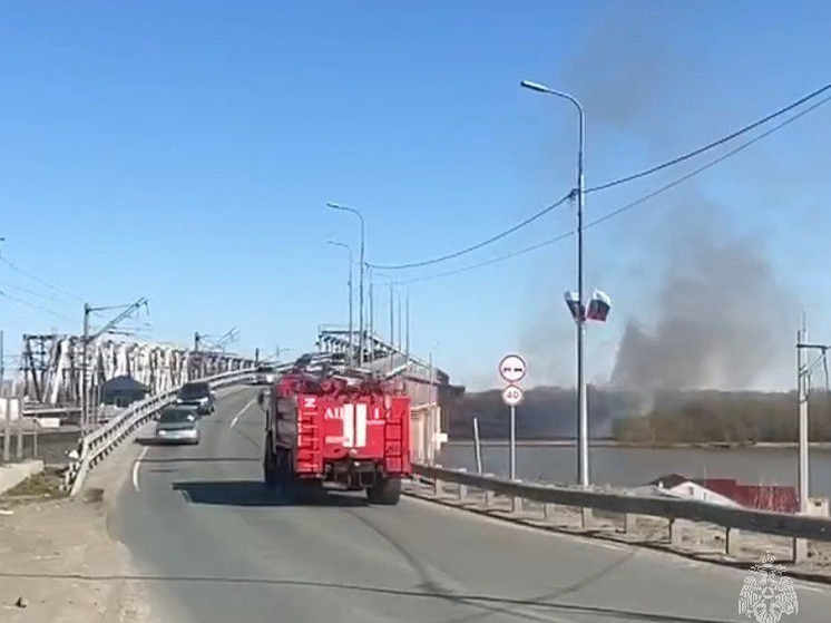 Пожар из-за неосторожности с огнем вспыхнул в многоквартирнике Барнаула