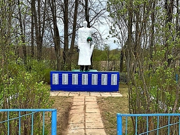 В калужском Лапине позаботились о памятнике героям