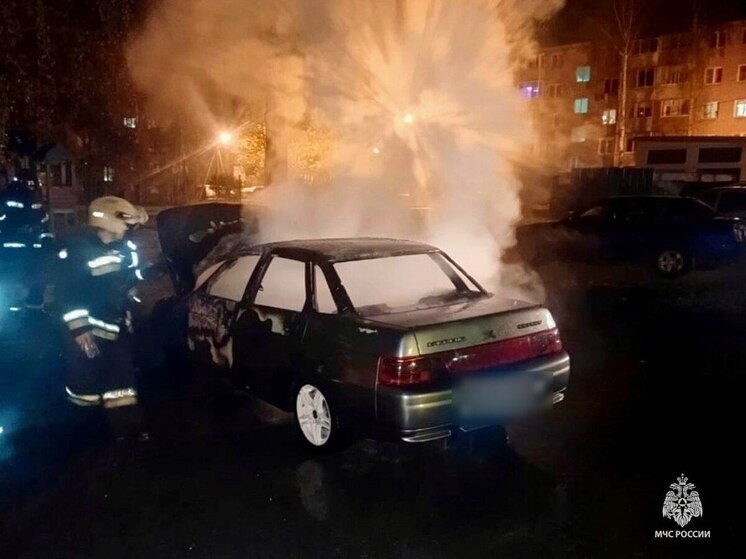 В Суворове и Узловой пожарным пришлось тушить горящие автомобили