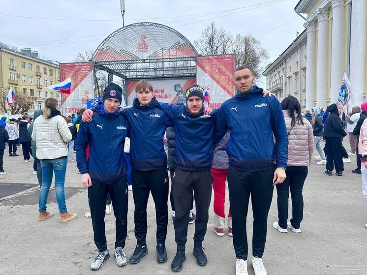 Кировские хоккеисты присоединились к первой в этом году массовой зарядке