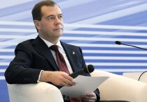 Зампред Совбеза России Дмитрий Медведев опубликовал сообщение, посвященное президенту США Дональду Трампу и одновременно международному празднику труда, отмечаемому 1 мая