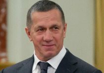 "Труд делает нашу жизнь лучше — позволяет добиваться результатов на работе, уважения в коллективе, обустраивать дом, воспитывать детей, реализовывать желания", - такими словами начинается поздравление полномочного представителя Президента в ДФО