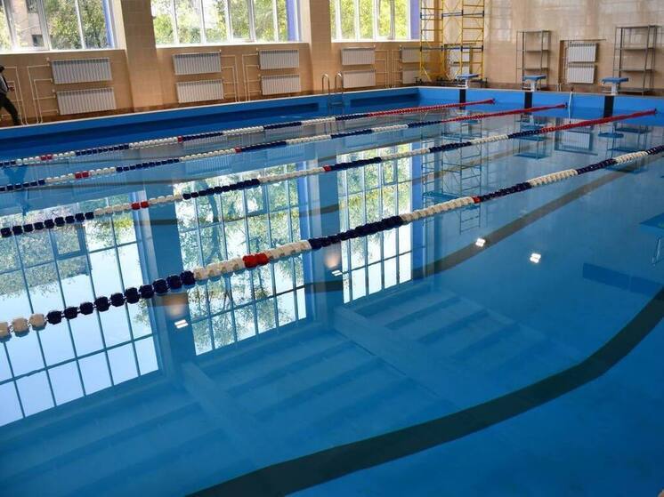 Хабаровские строители отремонтировали разрушенный от атаки ВСУ бассейн в Дебальцево