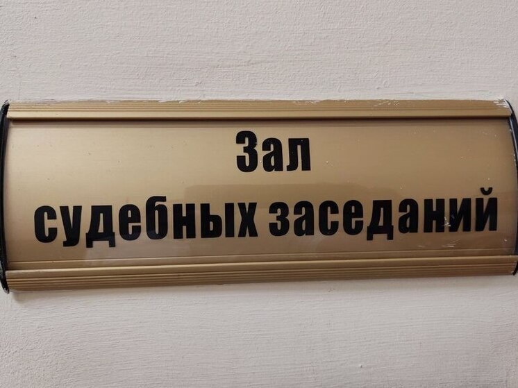 Суд вынес приговор 44-летнему жителю Ленинградской области, по вине которого погиб монтажник. Последний восстанавливал кабельную линию сети Интернет для базы отдыха, сообщили в прокуратуре Новгородской области.