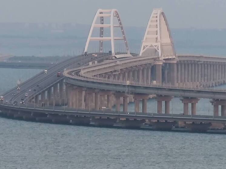 В очередях к Крымскому мосту скопилось более 3 тысяч машин