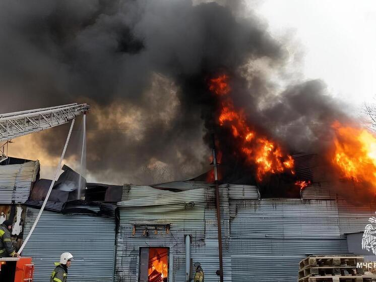 Автосервис вновь загорелся на Усть-Киргизке в Томске