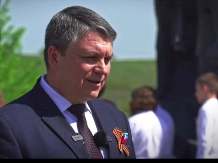 Глава ЛНР провел экскурсию для школьников по мемориальному комплексу