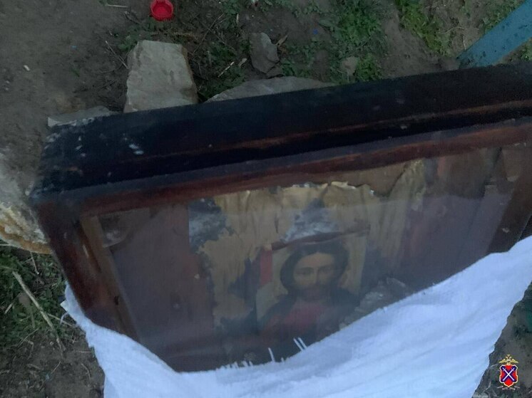 В Волгоградской области мужчина украл икону из дома пенсионера