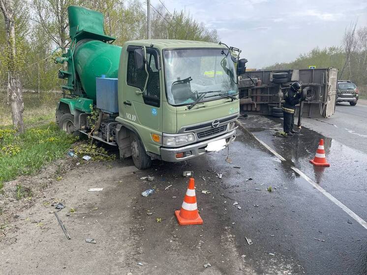 ГАЗель и бетономешалка столкнулись и перекрыли дорогу в Челябинске