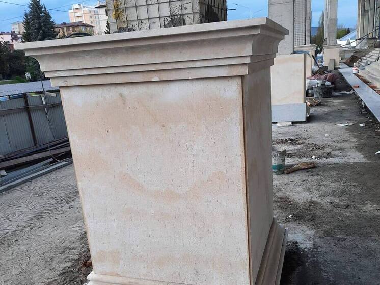 Рустованные 13-метровые колонны украсят в Кисловодске фасад крупнейшего конгресс-холла Россия