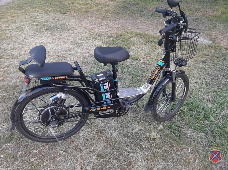 В Волгоградской области иномарка сбила двух детей на электровелосипеде