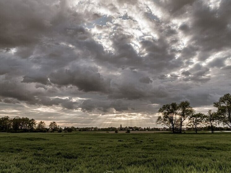 Калужан предупреждают о майской грозе