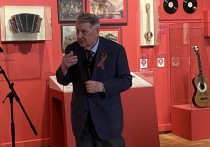 Накануне 80-летия Великой Победы Музей музыки рассказал о том, как приближали этот день музыканты: истории знаменитых военных песен, фронтовые бригады, музыканты, ушедшие на фронт, композиторы в тылу, но на культурном фронте, жизнь музея в годы Великой Отечественной…