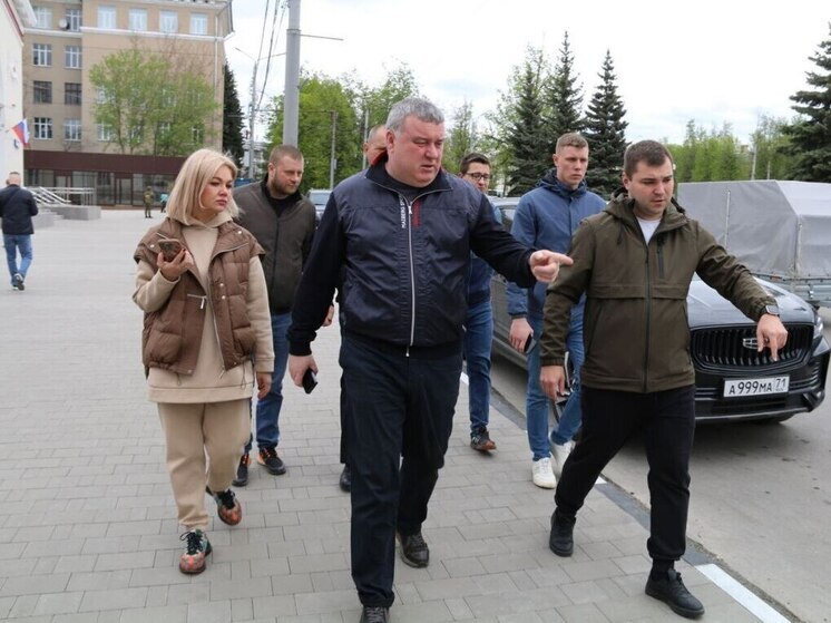  Илья Беспалов проверил благоустройство Советского округа
