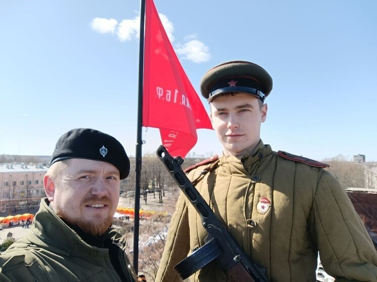 Над Приозерском подняли копию Знамени Победы