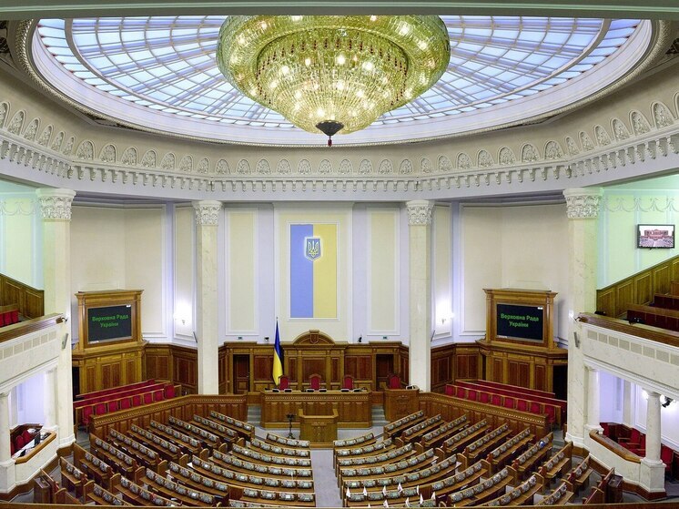Критикующая главкома ВСУ Александра Сырского за положение дел в армии депутат Верховной рады Украины Марьяна Безуглая заявила, что половина личного состава Вооруженных сил страны ушла в самоволку или дезертировала