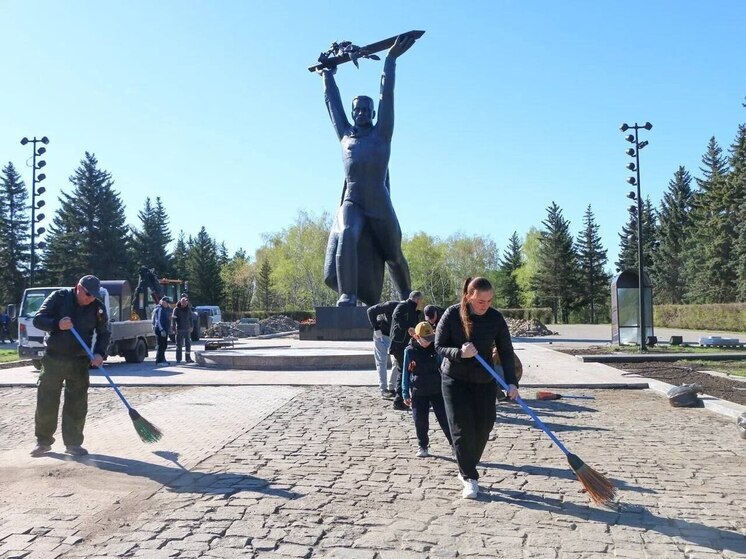 В парке Победы прошел субботник и акция "Сад Памяки"