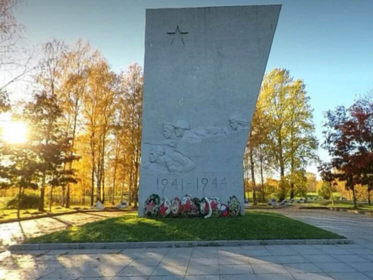 В Пушкине вандалы испортили мемориал «Ополченцы»