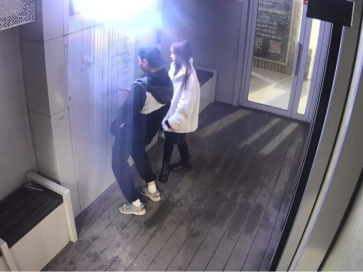 В Уфе разыскивают подростков, которые разрисовали остановку