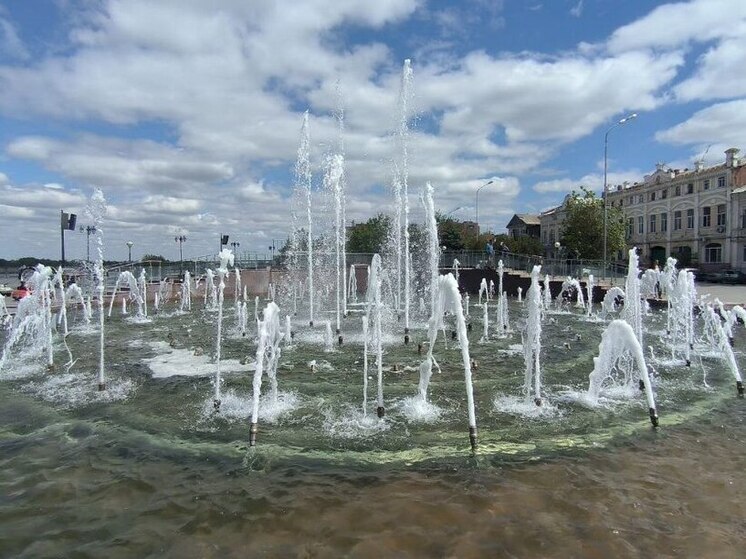 В Астрахани стартовал сезон фонтанов