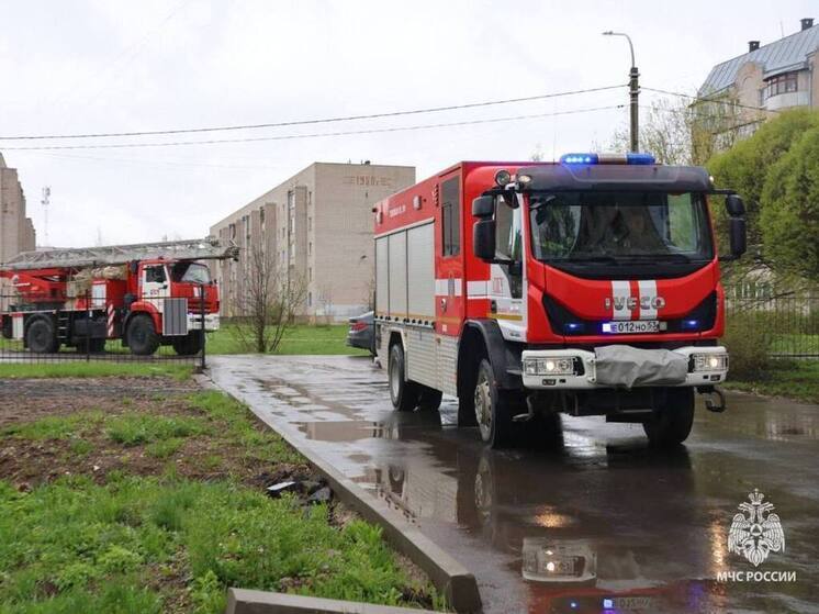 Новгородские спасатели отработали взрыв в колледже из-за атаки БПЛА