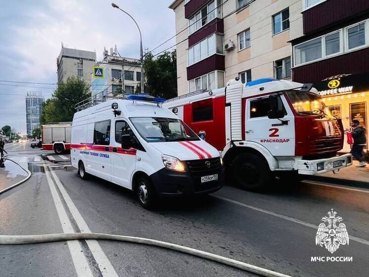 Спасатели локализовали пожар в двухэтажке в центре Краснодара