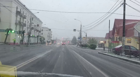 Первомайский снегопад в Подмосковье: видео