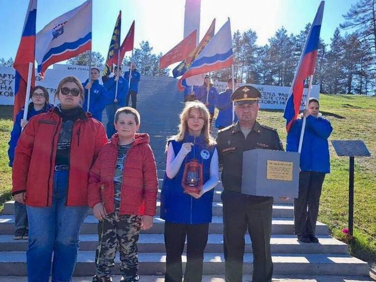 На мемориал «Партизанская слава» в Луге доставили «Огонь Памяти»